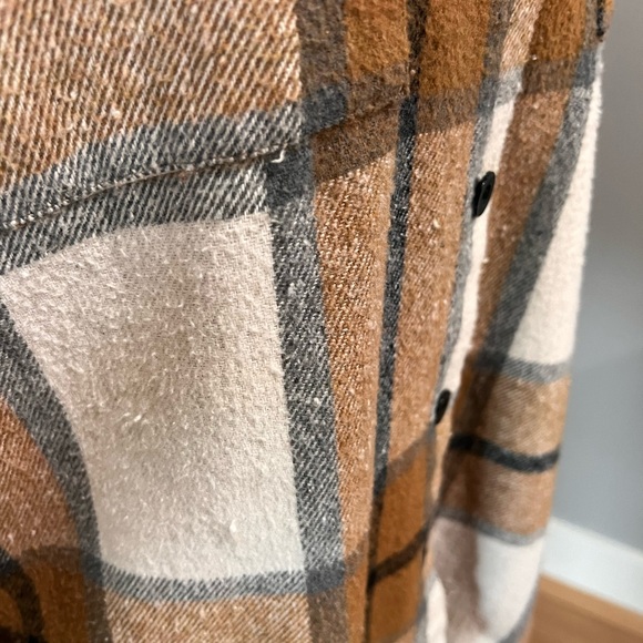 Shacket - Picture 3 of 4